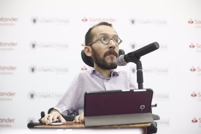 El secretari d'Acció de Govern de Podem, Pablo Echenique, participa en la conferencia 'Monarquia, l'obstacle insalvable' dins del curs 'Basis per a un nou republicanisme'.