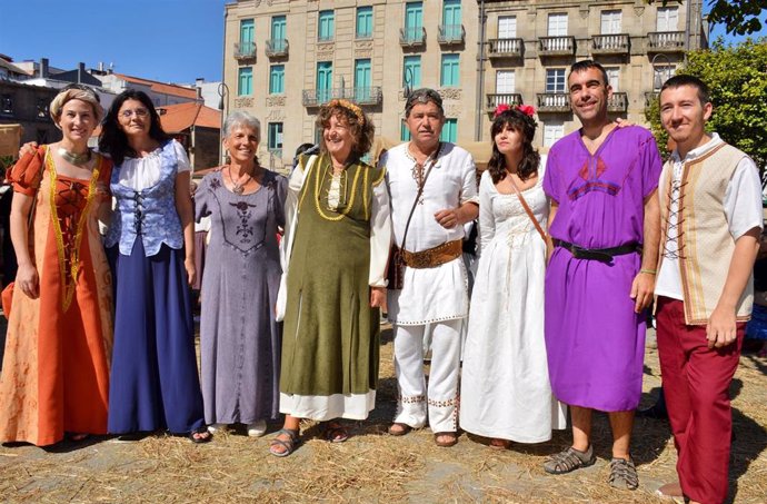 Miembros del gobierno local caracterizados con disfraces con motivo de la celebración de la Feira Franca de Pontevedra