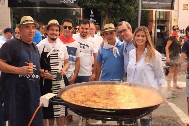 La secretaria regional del PP, Carolina Agudo, en las fiestas de Alcázar de San Juan (Ciudad Real).