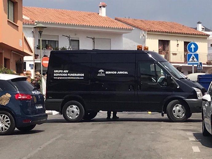 Lugar del suceso en Puerto de la Torre, en Málaga capital, donde supuestamente un hombre ha matado a su  madre