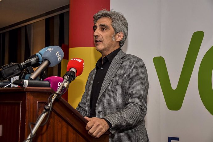 El candidato de Vox al Congreso por Cuenca, Iván Vélez, participa en un acto del partido en Cuenca. 