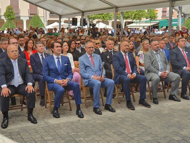 El consejero de Fomento, Juan Carlos Suárez-Quiñones, participa en los actos del Día del Bierzo.