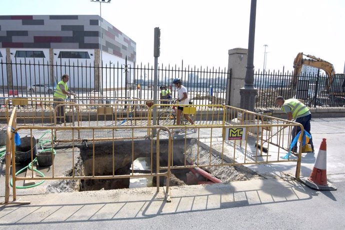 Ultiman las obras de Aguas de Cádiz para mejorar la red de pluviales de la Avenida del Puerto
