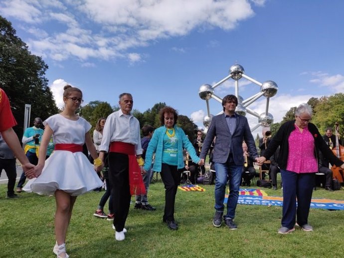 L'expresident de la Generalitat Carles Puigdemont enfront de l''Atomium' en els actes de la Diada a Brusselles