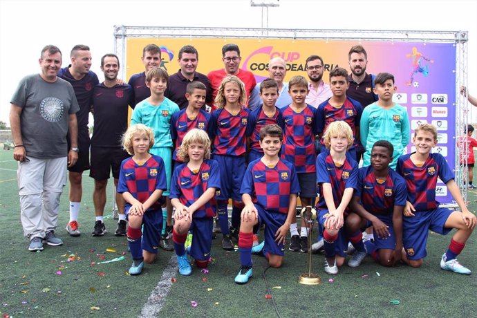 El Barcelona, campeón de la primera Copa Costa de Almería