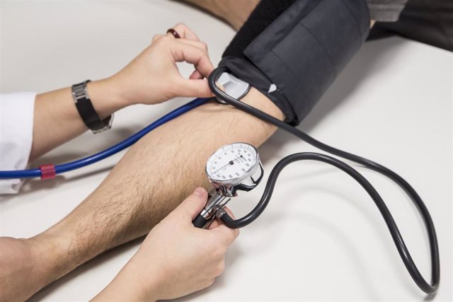 Recomiendan medir la presión arterial en la aorta a personas con  hipertensión resistente