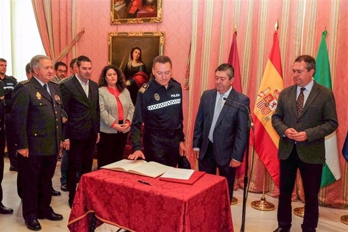 Toma de posesión de Berdejo como jefe de la Policía Local de Sevilla