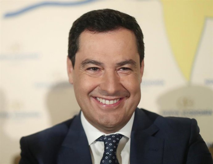 El presidente de la Junta de Andalucía, Juanma Moreno, durante el desayuno informativo de Nueva Economía Fórum.