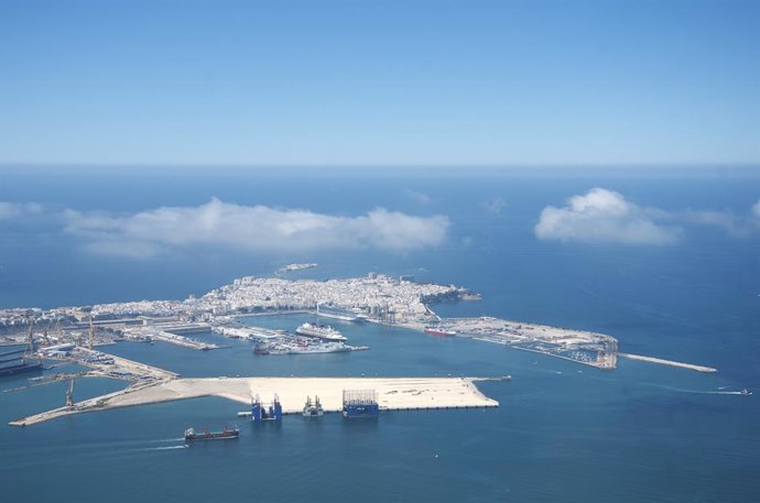 Cádiz.-Puertos.- La Autoridad Portuaria avanza en la pavimentación y urbanización de la nueva terminal de contenedores 
