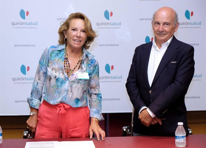 Firma de acuerdo de colaboración entre el grupo Quirónsalud y la Asociación Española Contra el Cáncer (AECC).