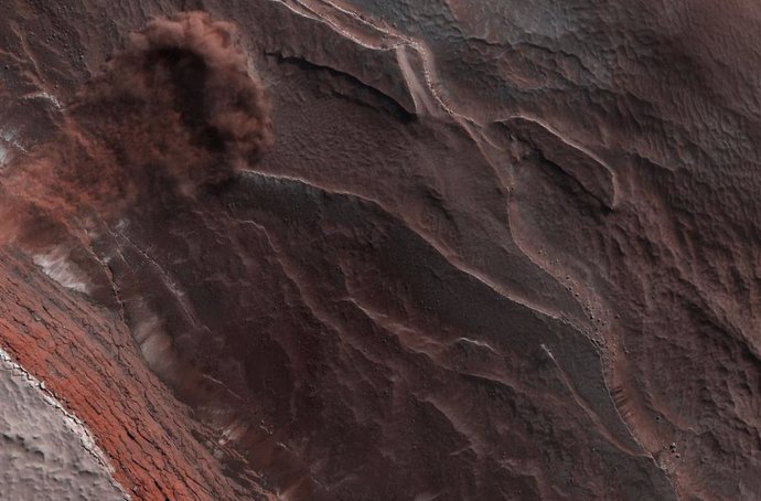 Avalancha en la superficie de Marte captada por un orbitador de la NASA