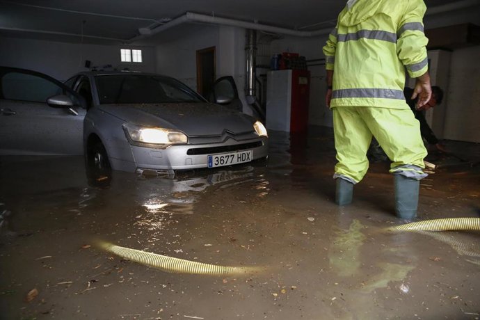 Inundaciones en bajos de viviendas en el pueblo de Ogijares dentro del área metropolitana de Granada tras intensas lluvias