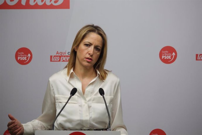 La portavoz del PSOE, Cristina Maestre, en rueda de prensa.