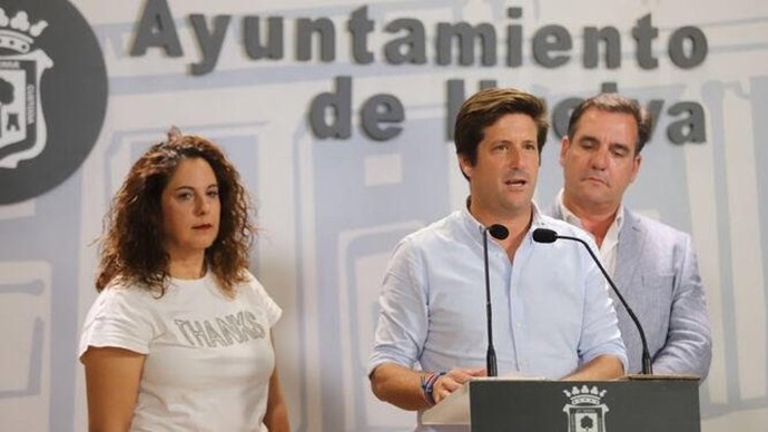 El portavoz de Ciudadanos (Cs) en el Ayuntamiento de Huelva, Guillermo García de Longoria, en rueda de prensa