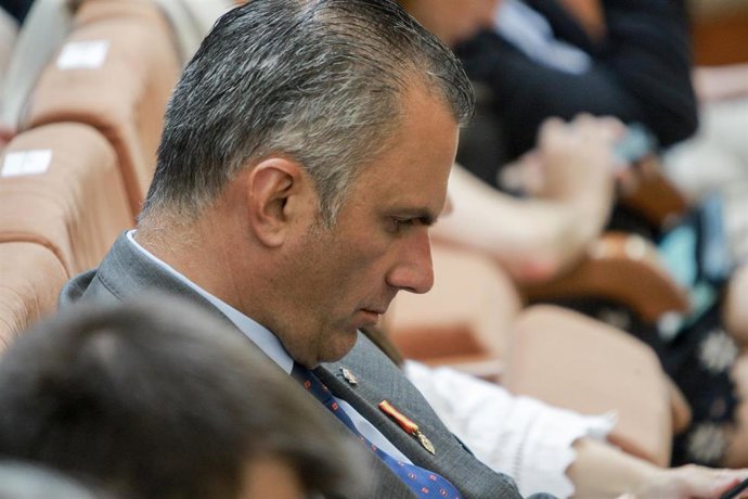 El secretario general de Vox y portavoz de este partido en el Ayuntamiento de Madrid, Javier Ortega Smith, durante el debate del segundo pleno de investidura de la candidata del PP a la Presidencia de la Comunidad de Madrid en la Asamblea de Madrid.