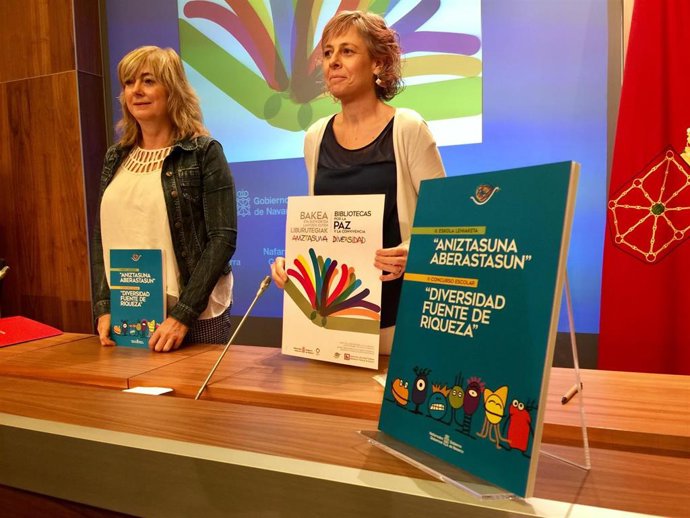 La consejera de Relaciones Ciudadanas del Gobierno foral, Ana Ollo, y la consejera de Cultura y Deporte, Rebeca Esnaola.