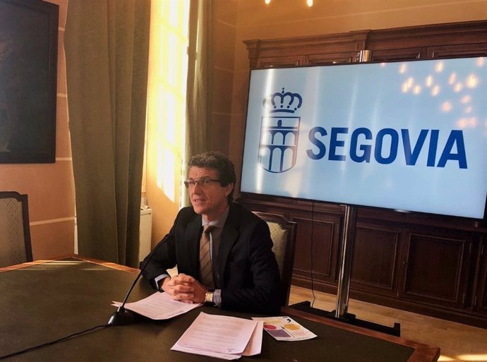 El concejal de Servicios Sociales, Andrés Torquemada, presenta los Presupuestos Participativos 2020 del Ayuntamiento de Segovia en el Consistorio de la localidad.