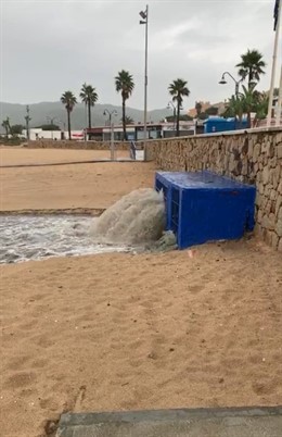 Vertido de aguas residuales en la playa de Getares