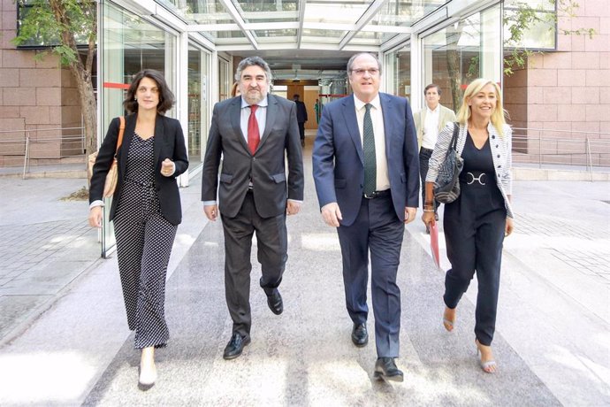 Imagen recurso de  Los diputados del PSOE  en la Asamblea de Madrid: Pilar Sánchez Acera; José Manuel Rodríguez Uribes; Ángel Gabilondo; y María del Carmen Mena Romero, llegan a la Asamblea de Madrid 