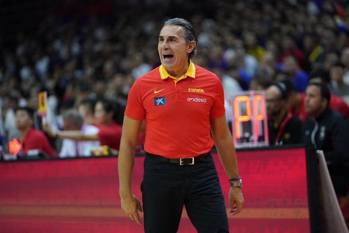 Sergio Scariolo dirigiendo a España