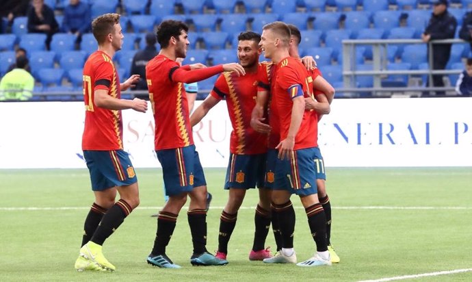 La selección española Sub-21 celebra su gol en el partido ante Kazajistán