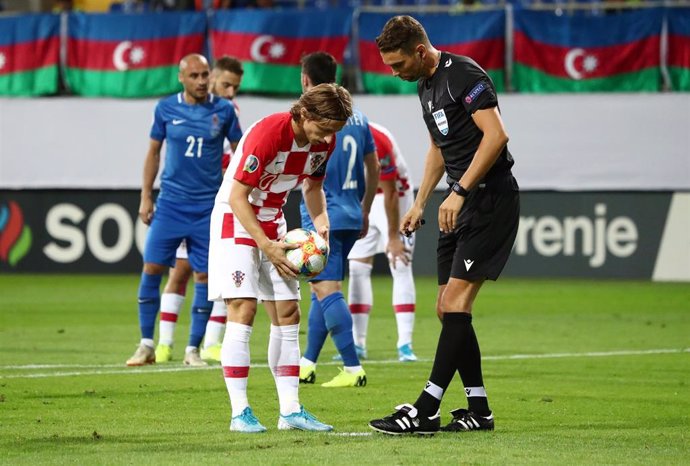 Luka Modric en el partido entre Croacia y Azerbaiyán