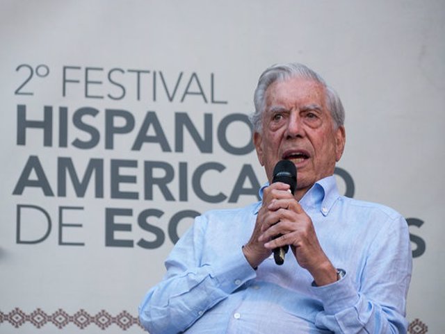 El Premio Nobel de Literatura, Mario Vargas Llosa, interviene en el II Festival de Hispanoamericano de Escritores