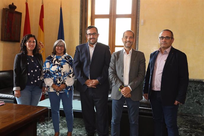 De izquierda a derecha: Miriam Nepote, Mariluz Sanz, Javier Remírez, Manuel Arellano y José Antonio Delgado.