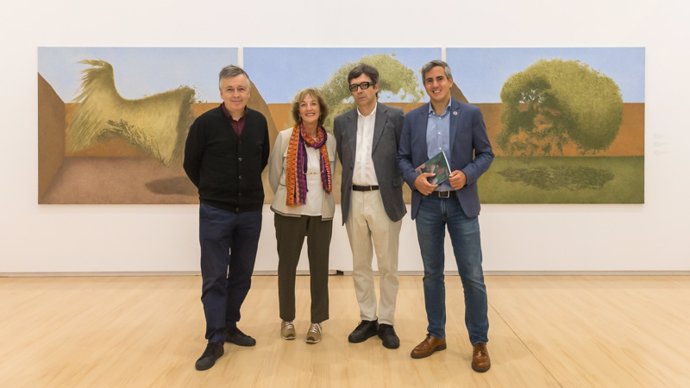 Presentación de la exposición, con el vicepresidente, Pablo Zuloaga, y el artist