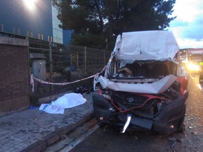 El conductor d'una furgoneta ha mort després d'una collisió en la B-225 al seu pas per Castellbisbal (Barcelona).
