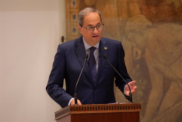 El presidente de la Generalitat, Quim Torra, durante su intervención en el acto de toma de posesión del cargo del nuevo miembro del Consell de Garanties Estatutàries, Joan Vintró.
