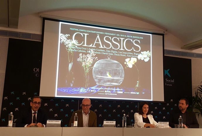 El director del CaixForum, Valentí Farrás, el director general del Grup Son, Oriol Soler, la directora del festival, Sira Abenoza y el director del Institut Catal d'empresas Culturals, Miquel Curanta