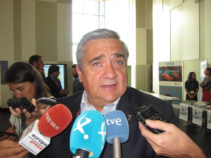 El rector de la UEx, Antonio Hidalgo