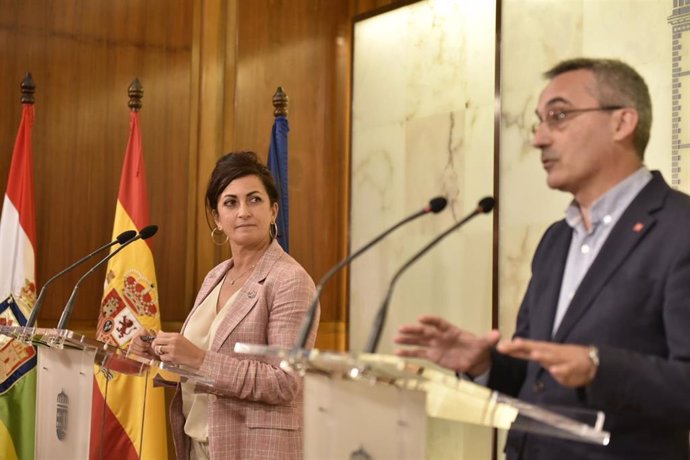 El rector de la UR, Julio Rubio, se ha reunido con la presidenta del Gobierno riojano, Concha Andreu