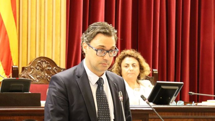 El portavoz del Grupo Parlamentario Popular, Antoni Costa, en una intervención en el primer pleno de la legislatura.