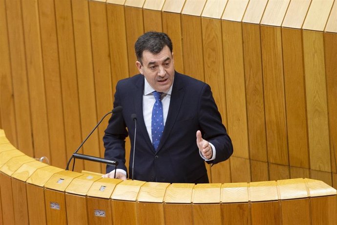 El conselleiro de Cultura e Turismo, Román Rodríguez, comparece en el Parlamento de Galicia