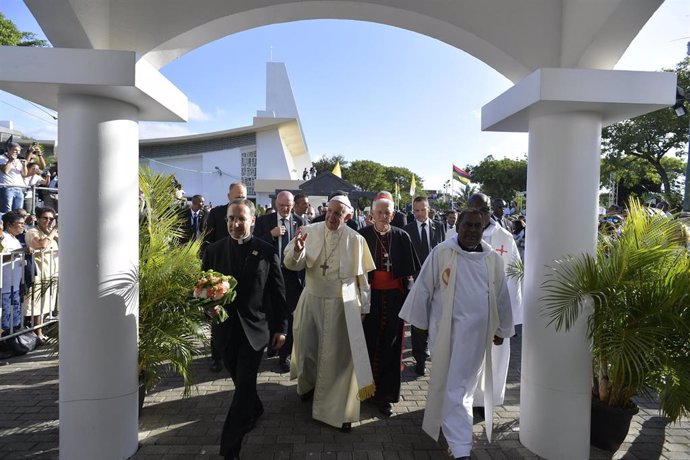 Sept. 9, 2019 -  Mauritus:  Pope Francis waves after visiting the Shrine of Pere Laval, a 19th century French missionary who ministered to freed slaves, in Port Louis, Mauritius (CPP/CONTACTO)