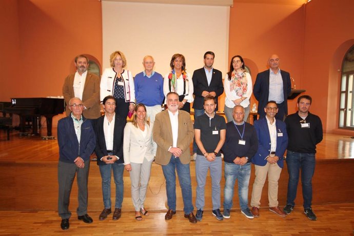 Roberto Varona, reelegido presidente de la Federación Riojana de Municipios, junto al resto de miembros de la Ejecutiva