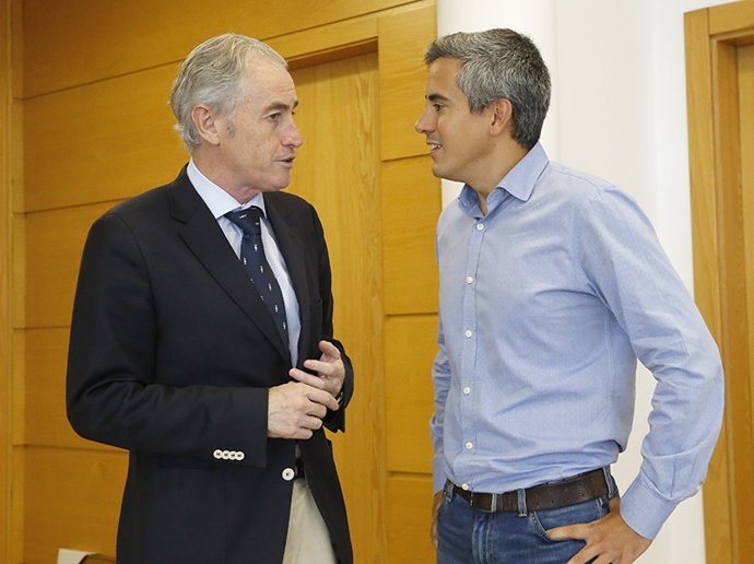 José Manuel Igual y Pablo Zuloaga durante la reunión en el Gobierno