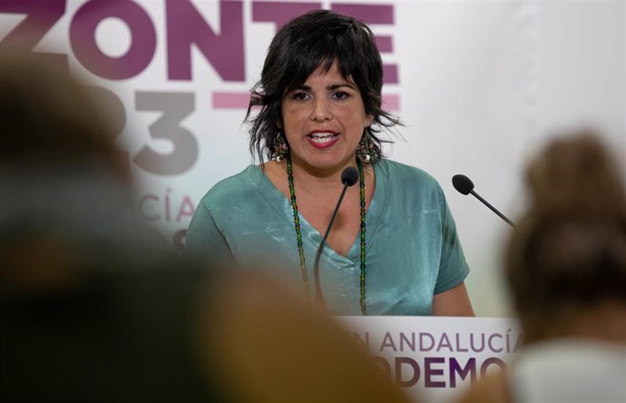 La coordinadora general de Podemos Andalucía y presidenta del grupo parlamentario de Adelante Andalucía, Teresa Rodríguez, durante la rueda de prensa