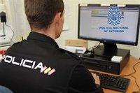 Detenida en Granada la cuidadora de un anciano acusada de quedarse con 2.500 euros de su tarjeta