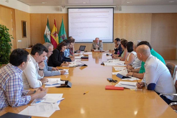 Junta de Gobierno de la Diputación de Sevilla, presidida por Fernando Rodríguez Villalobos