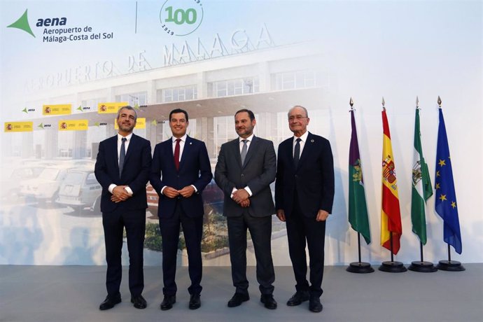 El presidente de Aena, Maurici Lucena; el presidente de la Junta de Andalucía, Juanma Moreno; el ministro de Fomento en Funciones, José Luis Ábalos, y el alcalde de Málaga, Francisco de la Torre.