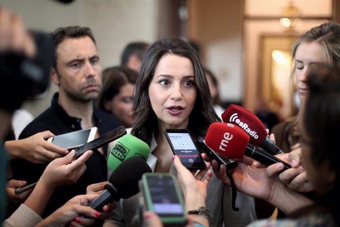La portavoz parlamentaria de Ciudadanos, Inés Arrimadas, ofrece declaraciones a los medios de comunicación antes de la Junta de Portavoces del Congreso de los Diputados en Madrid (España), a 10 de septiembre de 2019.