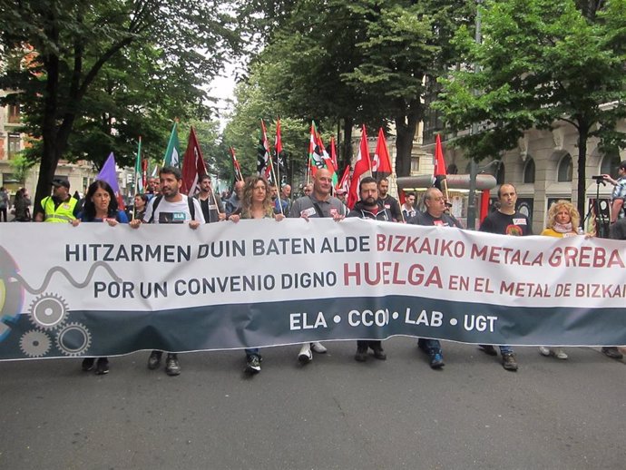 Imagen  de trabajadores del Metal de Bizkaia durante una manifestación en Bilbao (archivo)