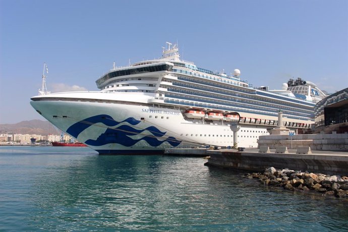 El crucero Sapphire Princess visita por primera vez el puerto de Málaga