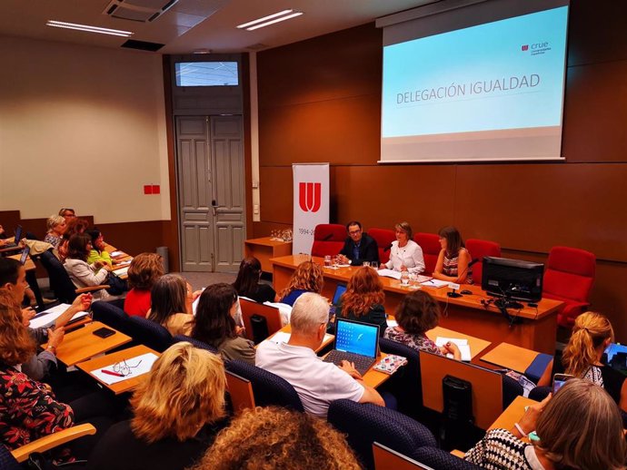 Primera reunión de la delegación para políticas de igualdad de CRUE, en la Universidad Pontificia de Comillas, en Madrid.