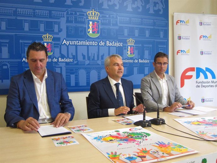 El alcalde de Badajoz, Francisco Javier Fragoso, presenta las Escuelas Deportivas Municipales