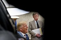 Trump prescinde de John Bolton por sus desavenencias
