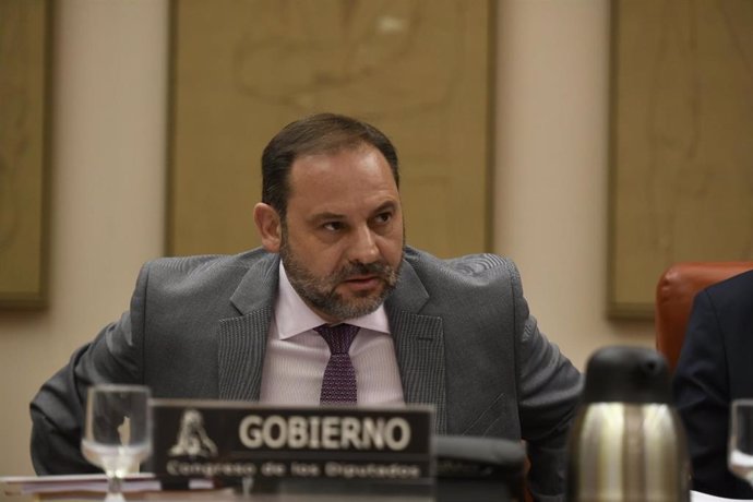 El ministro de Fomento, José Luis Ábalos, comparece en la Comisión de Fomento del Congreso